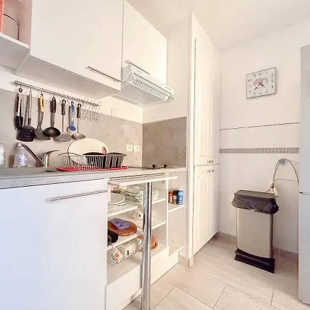 F2 A Avec Terrasse Et Parking Фрежюс