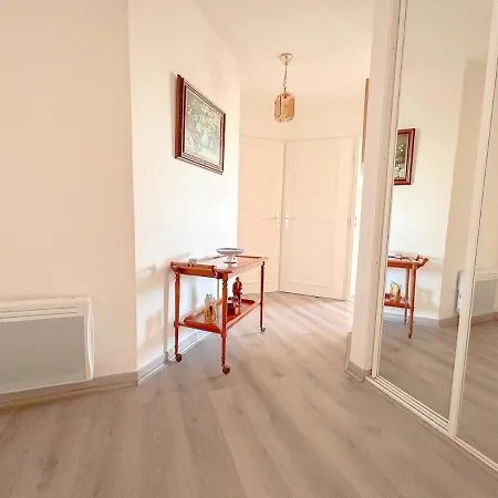 F2 A Avec Terrasse Et Parking * Фрежюс