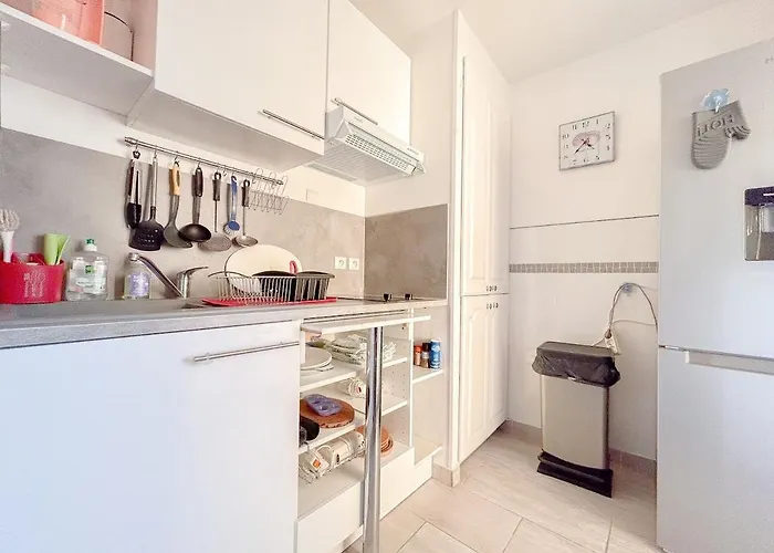 F2 A Avec Terrasse Et Parking Фрежюс