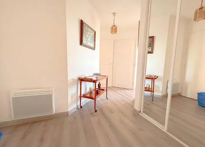 F2 A Avec Terrasse Et Parking * Фрежюс